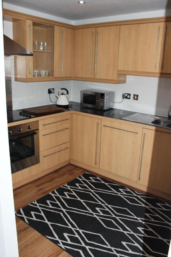Lovely 2-Bedroom, 1 Bathroom Home, Sleeps 4 London Kültér fotó